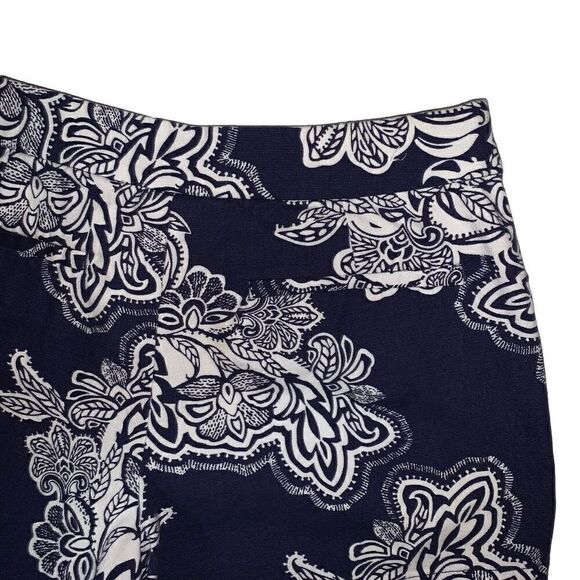 Dalia Collection navy & white textured shorts 4 - Picture 2 of 5